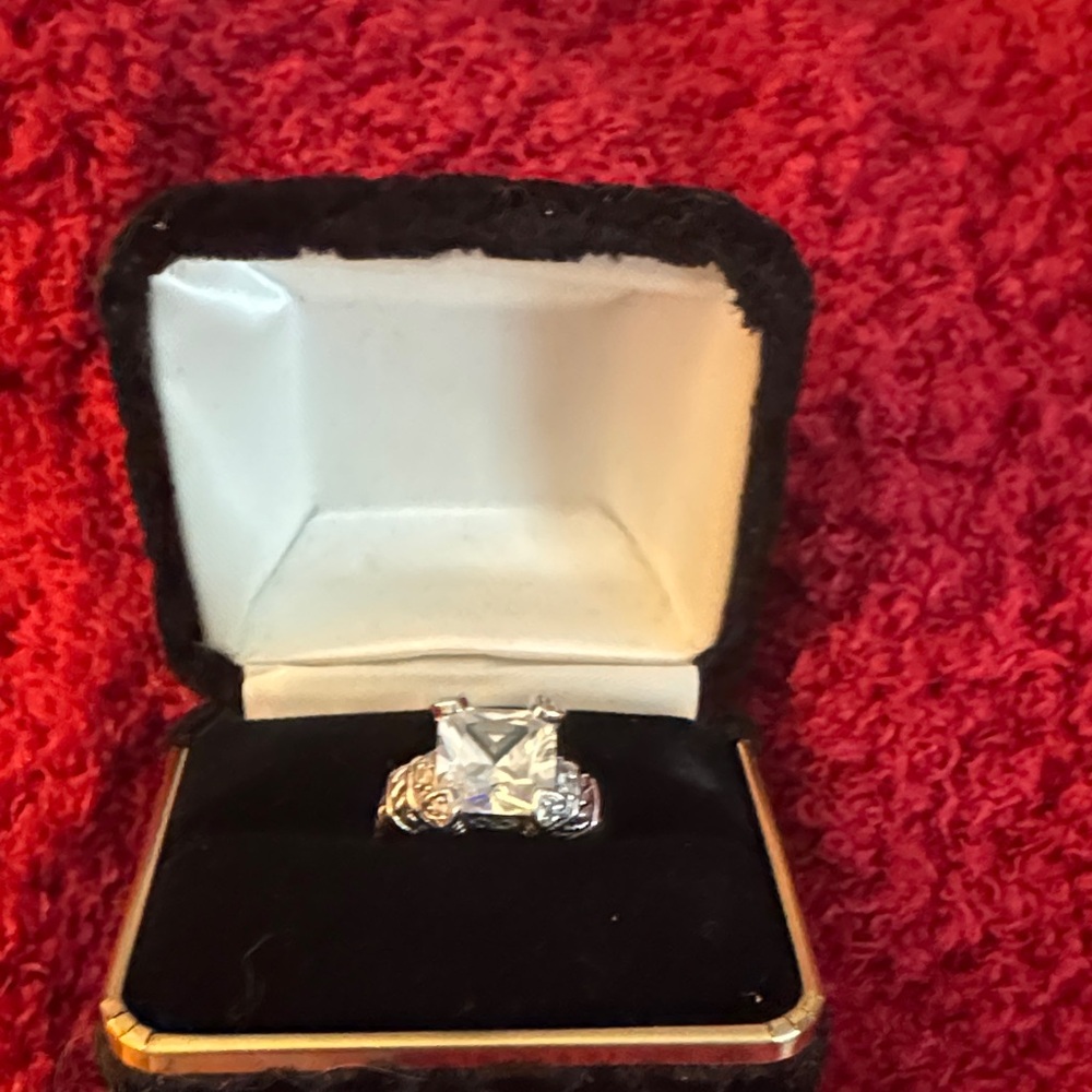 Elegant Silver Women's Ring